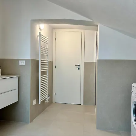 アパート My Place - Elegante Attico A Due Passi Dal Mare ロアーノ