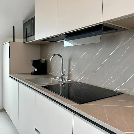 My Place - Elegante Attico A Due Passi Dal Mare アパート ロアーノ